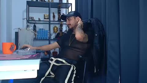 Snapshot of andrewbanner chatting on February 19, 2025, 9:06 am MasterRomania online show from February 19, 2025, 9:06 am