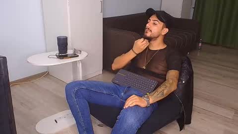 Snapshot of andrewbanner chatting on September 23, 2025, 3:20 am MasterRomania online show from September 23, 2025, 3:20 am