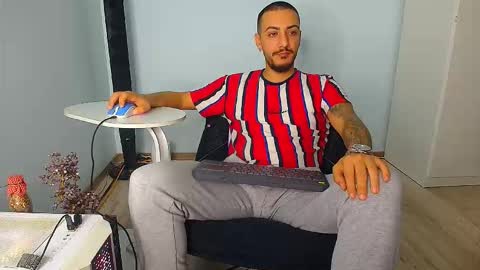 Snapshot of andrewbanner chatting on October 23, 2025, 5:07 am MasterRomania online show from October 23, 2025, 5:07 am