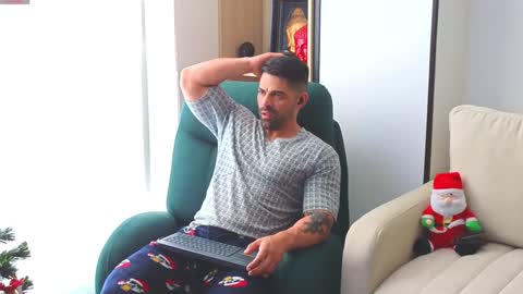 Snapshot of andrewfame chatting on December 11, 2024, 7:57 pm Andrew online show from December 11, 2024, 7:57 pm