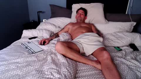 Snapshot of andrjoer chatting on February 16, 2025, 10:54 pm andrjoer online show from February 16, 2025, 10:54 pm