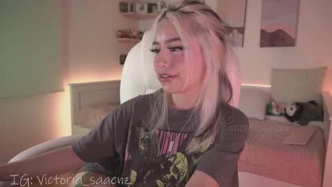 Snapshot of andromeedaa_ chatting on September 18, 2025, 9:28 pm Victoria Senz online show from September 18, 2025, 9:28 pm