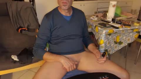 Snapshot of androx77 chatting on October 24, 2025, 9:00 pm androx77 online show from October 24, 2025, 9:00 pm