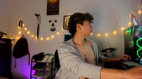 Snapshot of andy_guez_11 chatting on December 16, 2024, 1:11 pm andy_guez_11 online show from December 16, 2024, 1:11 pm