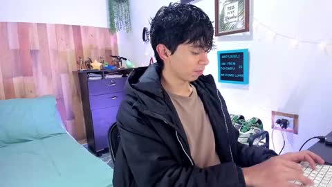 Snapshot of andy_guez_11 chatting on January 21, 2025, 10:30 am andy_guez_11 online show from January 21, 2025, 10:30 am