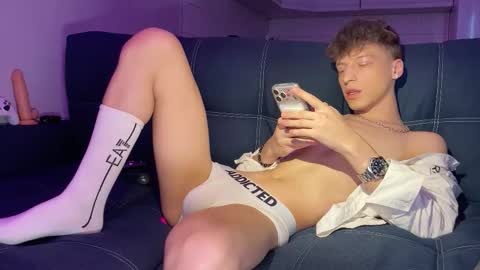 AndyTwinkkk online show from March 17, 2026, 2:09 pm