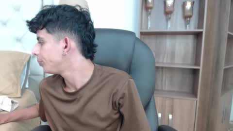 andyxibrat online show from April 6, 2026, 6:42 pm