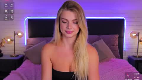 Snapshot of angel___blond chatting on October 23, 2025, 12:37 pm Angel blond online show from October 23, 2025, 12:37 pm