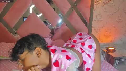 Snapshot of angel__sweet18 chatting on December 7, 2024, 3:36 am online show from December 7, 2024, 3:36 am