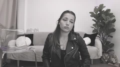 Snapshot of angel__vibe chatting on April 20, 2026, 7:37 pm angel__vibe online show from April 20, 2026, 7:37 pm