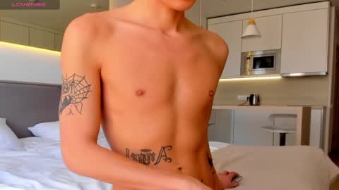 angel_andreww online show from February 21, 2025, 1:11 pm