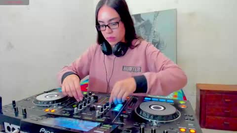 Snapshot of angel_blondie_ chatting on October 22, 2025, 2:12 am Anglica online show from October 22, 2025, 2:12 am