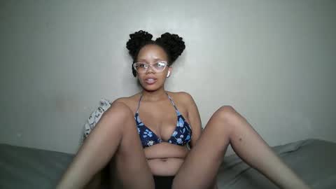 angel_cheupe online show from November 30, 2025, 8:35 pm