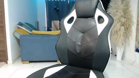 Angel Curl online show from April 16, 2026, 9:39 pm