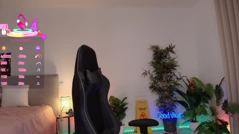 Snapshot of angel_danm_milf chatting on October 23, 2025, 10:36 am Patricia - online show from October 23, 2025, 10:36 am