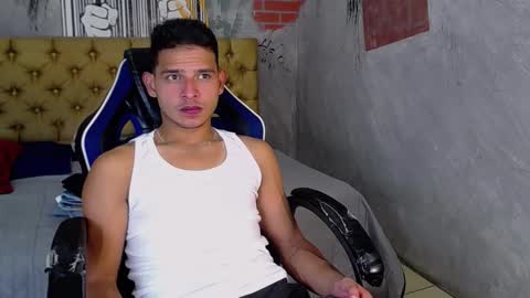 Angel Dusstt online show from November 26, 2025, 1:01 pm