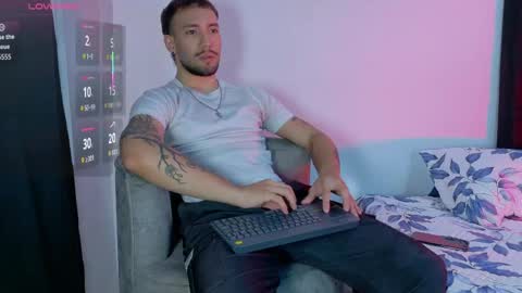 angel_kyrozz online show from May 10, 2026, 8:14 pm