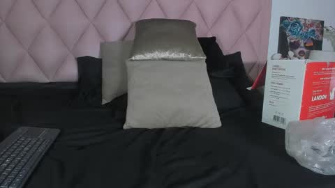 Angel  online show from December 1, 2024, 4:29 pm