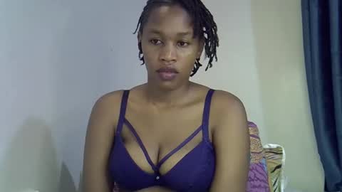 Snapshot of angel_mia5 chatting on May 6, 2026, 10:48 pm angel_mia5 online show from May 6, 2026, 10:48 pm
