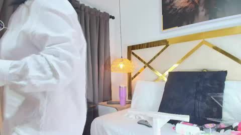 Nicolle  online show from March 23, 2026, 11:25 am