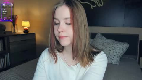 Snapshot of angel_to_burn chatting on October 13, 2025, 8:03 am SofiaSofi online show from October 13, 2025, 8:03 am