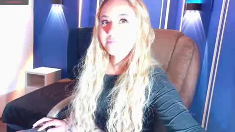 Snapshot of angel_white25 chatting on April 17, 2026, 1:03 pm Angel online show from April 17, 2026, 1:03 pm