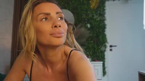 Anysia online show from February 27, 2026, 5:40 am