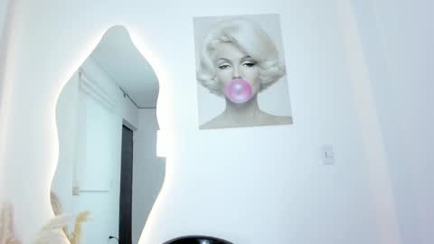 Snapshot of angel_xxx0 chatting on January 5, 2025, 2:49 am Juanita Florez online show from January 5, 2025, 2:49 am