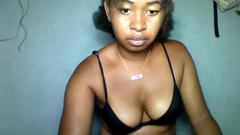 angela0112 online show from February 4, 2025, 5:23 pm