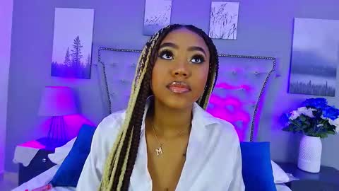 Snapshot of angela_robert chatting on November 10, 2025, 4:11 am Angela Roberts online show from November 10, 2025, 4:11 am