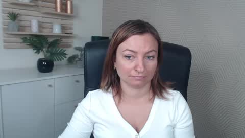 Angela online show from September 22, 2025, 5:42 am