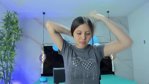 Snapshot of angelaa_cute chatting on September 29, 2025, 12:10 pm ANGELA online show from September 29, 2025, 12:10 pm