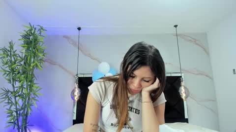 Snapshot of angelaa_cute chatting on October 3, 2025, 12:13 pm ANGELA online show from October 3, 2025, 12:13 pm