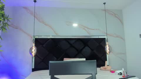 Snapshot of angelaa_cute chatting on October 8, 2025, 12:14 pm ANGELA online show from October 8, 2025, 12:14 pm