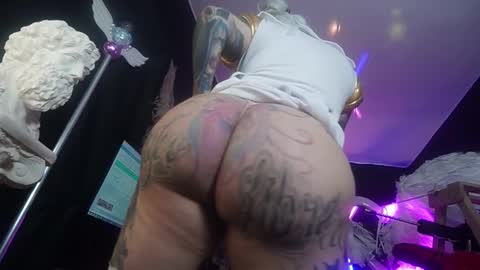 angelacianuro_ online show from October 17, 2025, 2:37 am