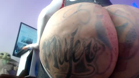 Snapshot of angelacianuro_2 chatting on December 28, 2024, 1:29 am Angela Cianuro online show from December 28, 2024, 1:29 am