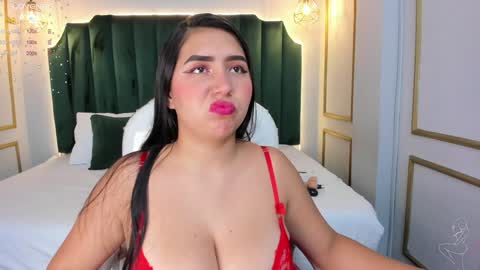 Snapshot of angelaluxi chatting on December 4, 2024, 12:25 pm Angela online show from December 4, 2024, 12:25 pm