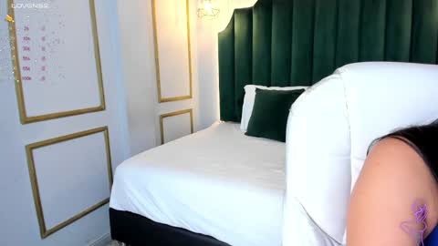 Snapshot of angelaluxi chatting on January 17, 2025, 12:10 pm Angela online show from January 17, 2025, 12:10 pm