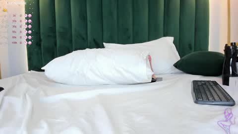 Snapshot of angelaluxi chatting on February 4, 2025, 2:53 pm Angela online show from February 4, 2025, 2:53 pm