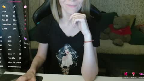 Snapshot of angelcute32 chatting on October 14, 2025, 2:40 pm AngelCute32 online show from October 14, 2025, 2:40 pm