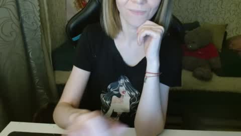 Snapshot of angelcute32 chatting on October 31, 2025, 2:40 pm AngelCute32 online show from October 31, 2025, 2:40 pm