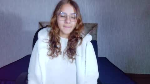 Snapshot of angeles_azul chatting on November 1, 2025, 3:47 pm angel online show from November 1, 2025, 3:47 pm