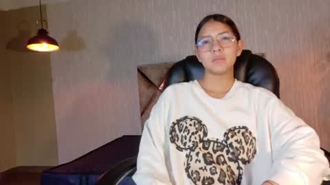 Snapshot of angeles_azul chatting on June 30, 2026, 12:17 pm angel online show from June 30, 2026, 12:17 pm