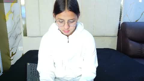 Snapshot of angeles_azul chatting on July 19, 2026, 2:21 pm angel online show from July 19, 2026, 2:21 pm