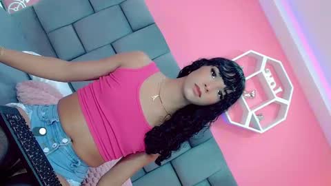 Snapshot of angeles_bust chatting on January 24, 2025, 8:32 pm angeles_bust online show from January 24, 2025, 8:32 pm