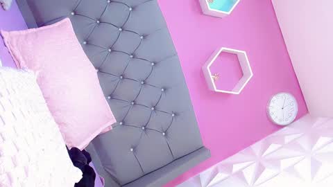 Snapshot of angeles_bust chatting on February 2, 2025, 3:49 pm angeles_bust online show from February 2, 2025, 3:49 pm