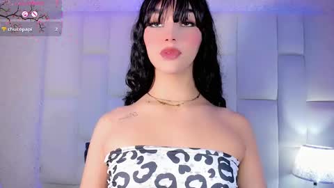 Snapshot of angeles_bust chatting on October 28, 2025, 8:11 pm angeles_bust online show from October 28, 2025, 8:11 pm