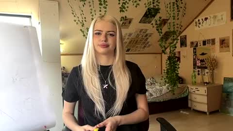 Snapshot of angelesgropper chatting on April 15, 2026, 9:05 am Lena online show from April 15, 2026, 9:05 am