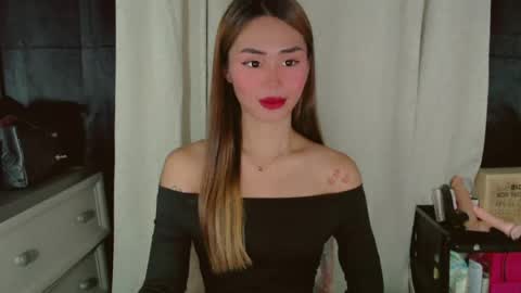 Snapshot of angelic_sex chatting on June 17, 2026, 12:40 pm Angelica online show from June 17, 2026, 12:40 pm