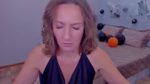 Snapshot of angelicacream chatting on November 5, 2025, 9:42 am AngelicaCream online show from November 5, 2025, 9:42 am